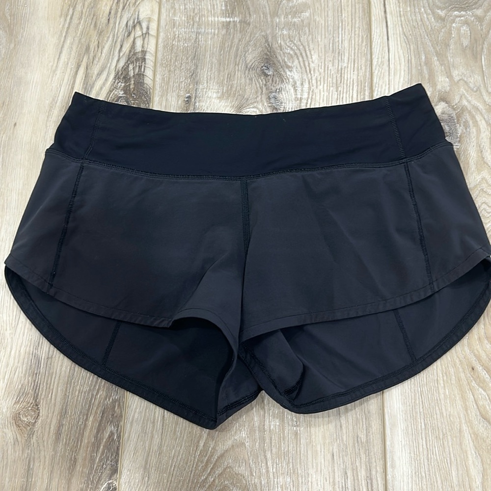 Lululemon Speed shorts up low rise short 2.5 size 4